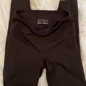 NWOT yogalicious leggings with pockets
